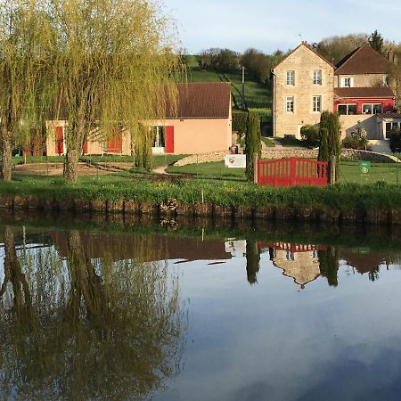 Calme Au Canal De Centre Dennevy Zewnętrze zdjęcie