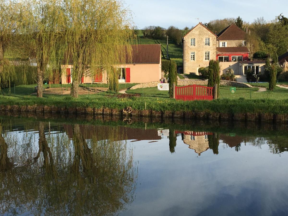 Calme Au Canal De Centre Dennevy Zewnętrze zdjęcie